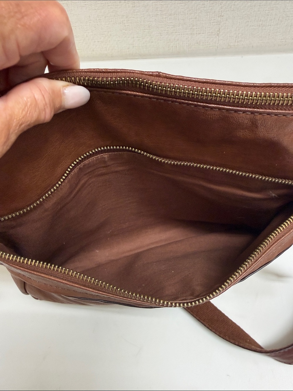 Fossill Brown Leather Crossbody Bag - Everyday Women’s Shoulder Bag - Picture 9 of 12